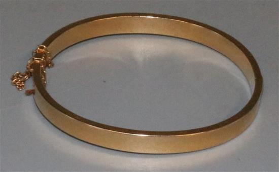 15ct gold hinged bangle.